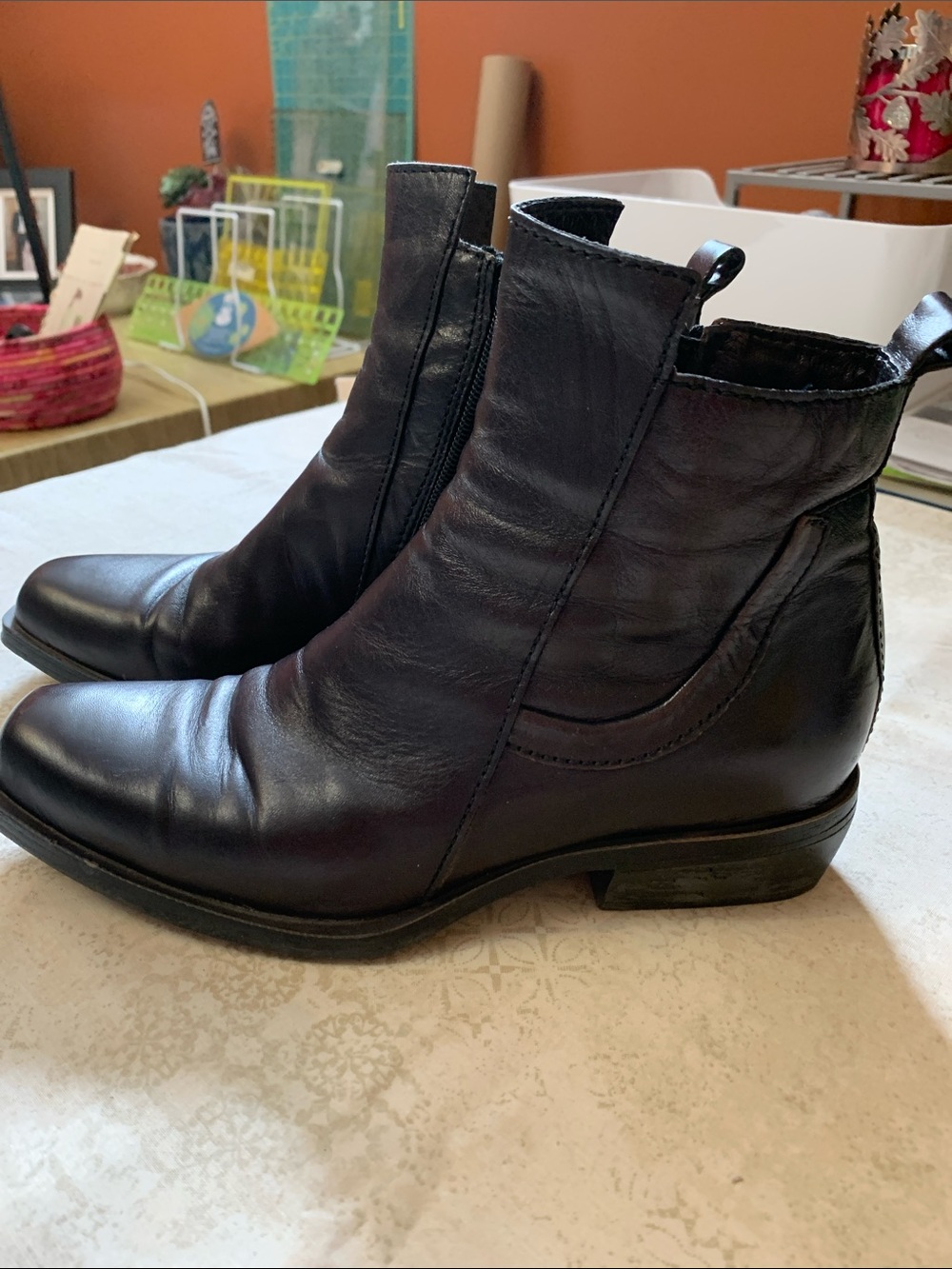 Arnold Churgin Women's Black Leather Chelsea Ankle Boots in EUC. Sz 37/6.5